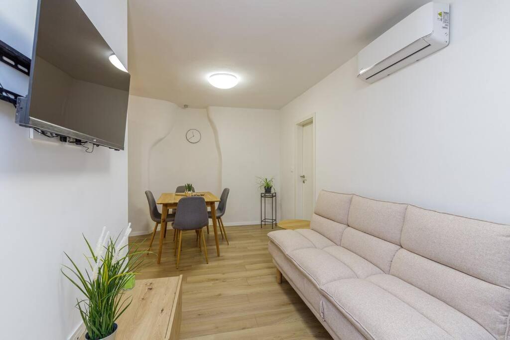 House Aves 1 Apartment Kastelir Bagian luar foto