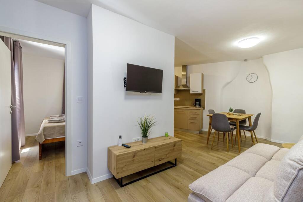 House Aves 1 Apartment Kastelir Bagian luar foto